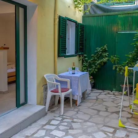 Nino Apartment