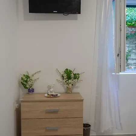 Nino Apartment *