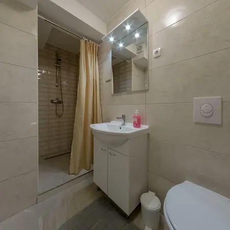 Nino Apartment *
